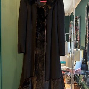 beautiful vintage womans can’t with fur lining